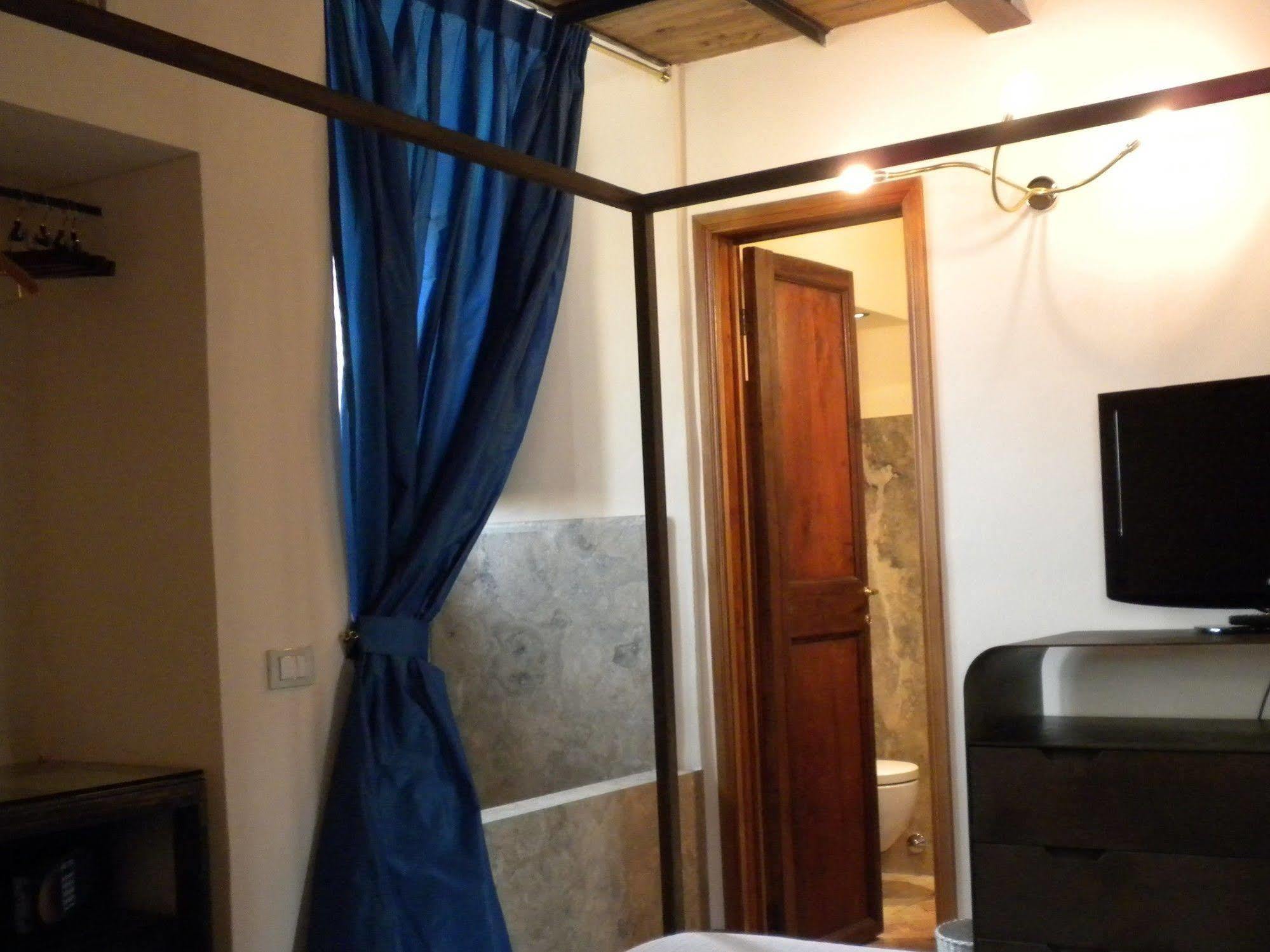 Bed and Breakfast Residenza Torre Colonna Roma Exterior foto